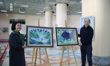 Художник Анатолий Цыденов передал в дар музею 2 свои известные работы