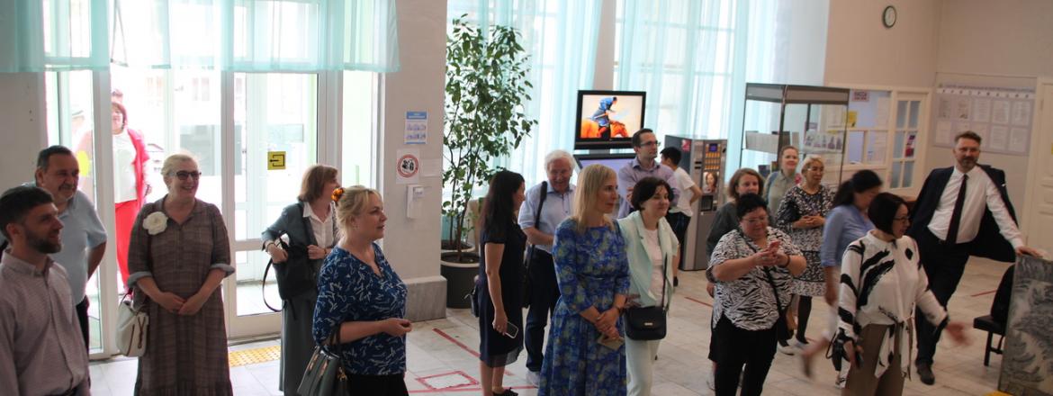 Участники Первой Байкальской ассамблеи посетили Художественный музей им.Ц.С. Сампилова