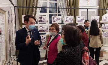 Выставку в честь Дня Героев Отечества показали в театре