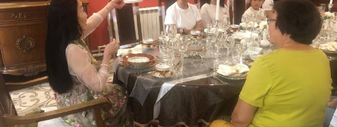 В Галерее Льва Бардамова прошел мастер-класс «Столовый этикет»