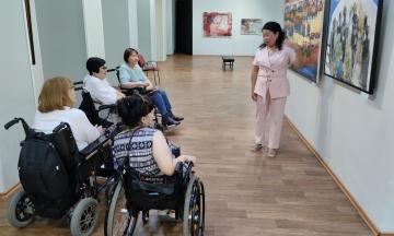 Национальный музей Бурятия провел экскурсию для членов Общества без барьеров