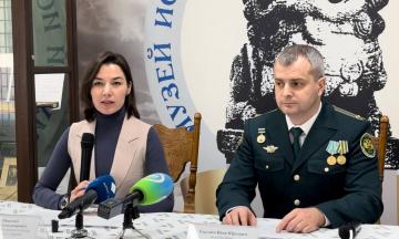 Сотрудники бурятской таможни передали музею предметы, относящиеся к культурным ценностям
