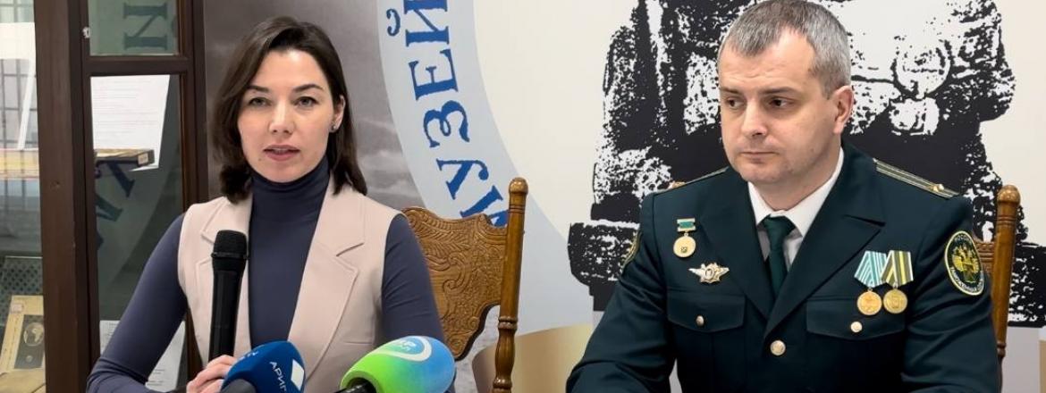 Сотрудники бурятской таможни передали музею предметы, относящиеся к культурным ценностям