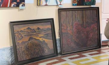 Работы художников Бурятии Владимира Казанского и Михаила Оленникова подарили музею