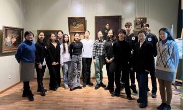 Студенты БРХК приняли участие в съёмках ролика в художественном музее имени Сампилова