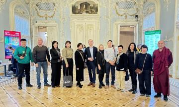 Группа художников-реставраторов Национального музея и мастеров художественной мастерской «Эрхим Дархан» прошла стажировку в г. Санкт-Петербурге