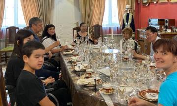 Мастер-класс по столовому этикету в Галерее Льва Бардамова