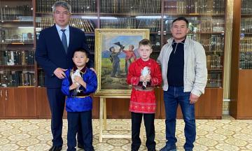 Галерея под крылом Национального музея Бурятии