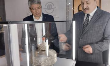 Глава Бурятии посетил выставку 