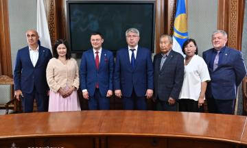 Делегация Российской академии художеств во главе с Василием Церетели посетила Бурятию