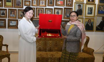 Супруга премьер-министра Мьянмы посетила музей-галерею Льва Бардамова!