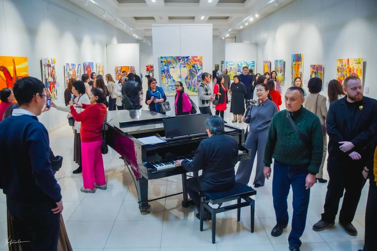 В Национальном музее состоялось открытие персональной выставки Бальжинимы Доржиева «Бальжи Нима»