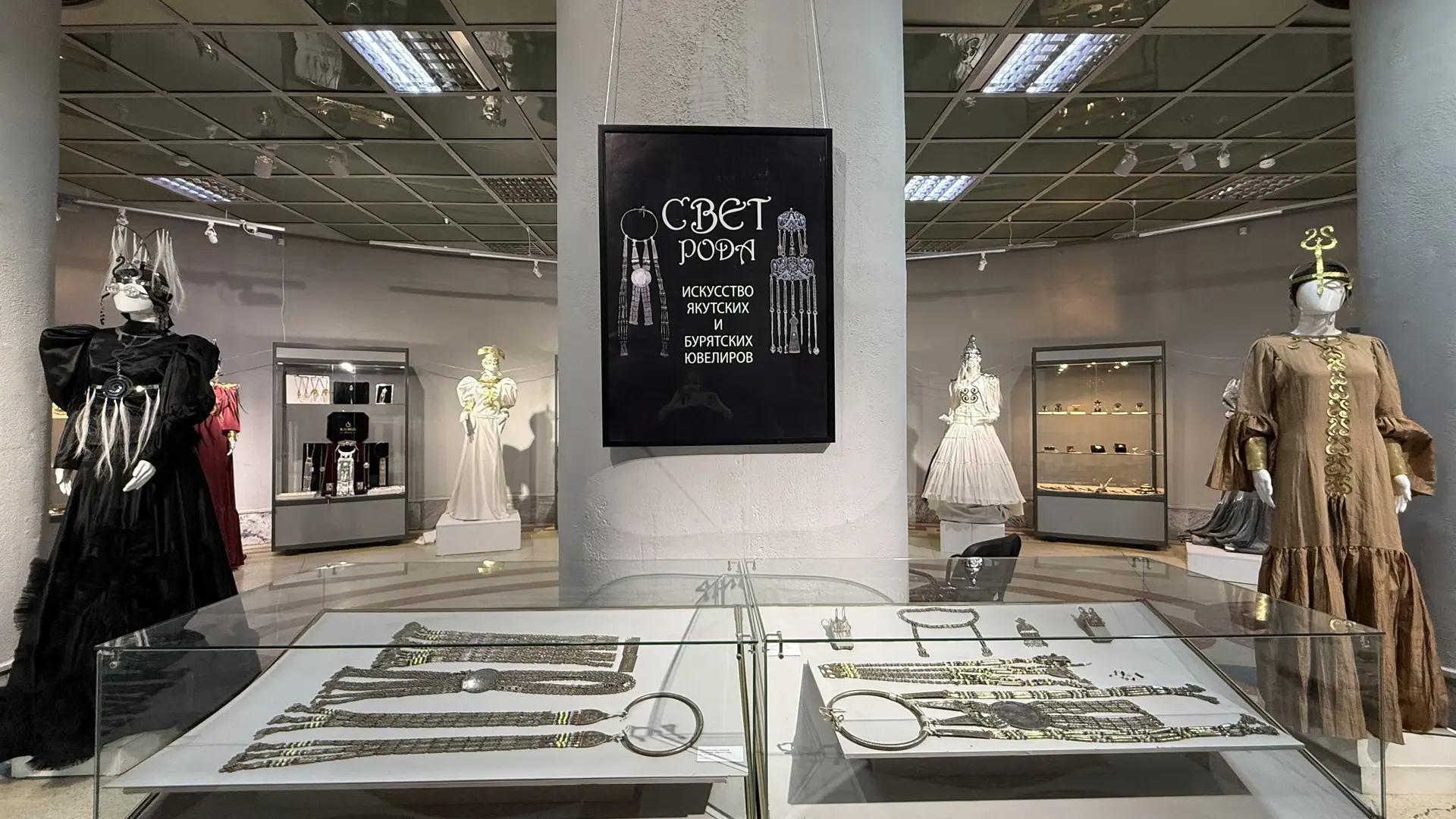 В Национальном музее прошло открытие выставки якутских и бурятских ювелиров «Свет Рода»